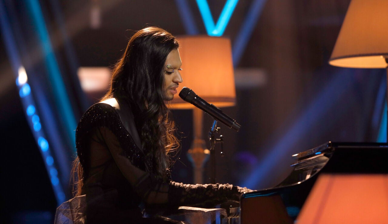 Sergio del Boccio brilla con luz propia versionando a Mon Laferte en ‘La Voz’