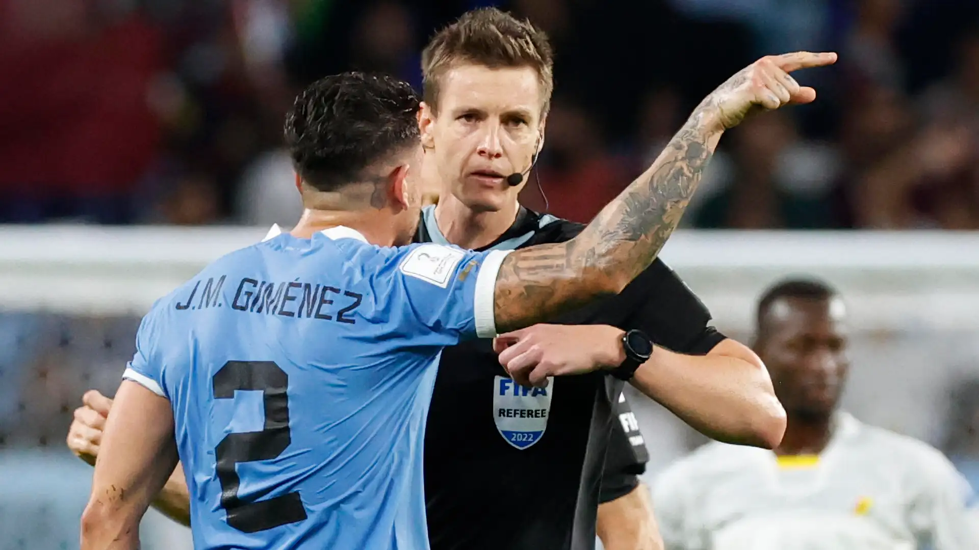 Gim&eacute;nez protesta airadamente al colegiado del Ghana - Uruguay