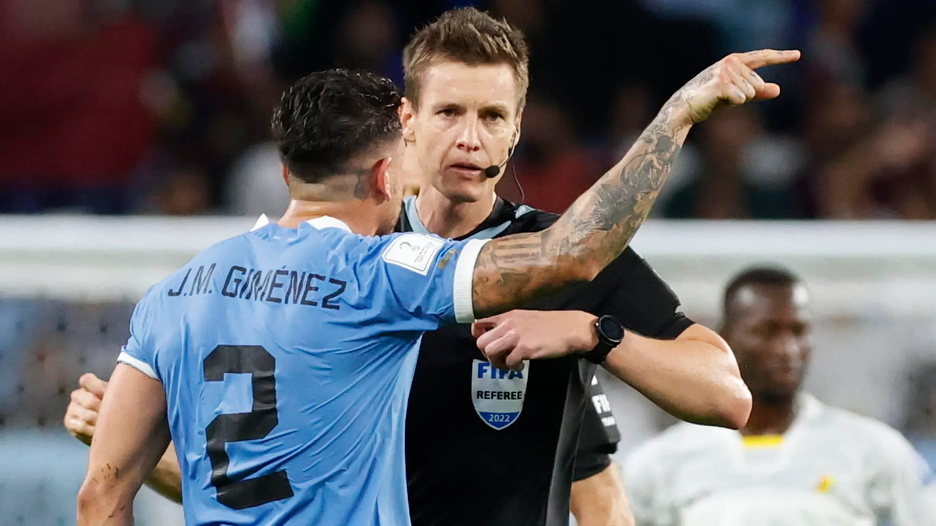 Gim&eacute;nez protesta airadamente al colegiado del Ghana - Uruguay
