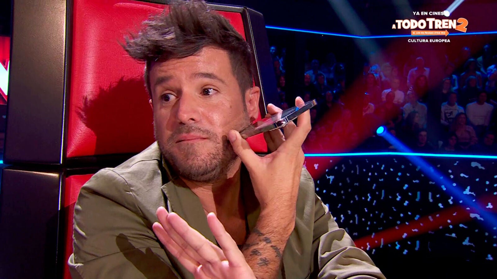 ¡Inédito en ‘La Voz’!: La madre de Pablo López le manda un audio en pleno Directo para señalarle un desperfecto de su camisa