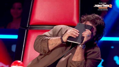 El descomunal ‘calzoncillo-pijama’ de Antonio Orozco siembra el caos entre los coaches: “¡De ahí se tiene que salir todo!” 
