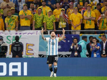 Leo Messi celebra su gol ante Australia en los octavos de final (2-1)