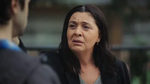 Gül le pide perdón a Çinar tras descubrir que él no es el asesino de Inci: “Siento haberte culpado por algo que no hiciste” Gül le pide perdón a Çinar tras descubrir que él no es el asesino de Inci: “Siento haberte culpado por algo que no hiciste”