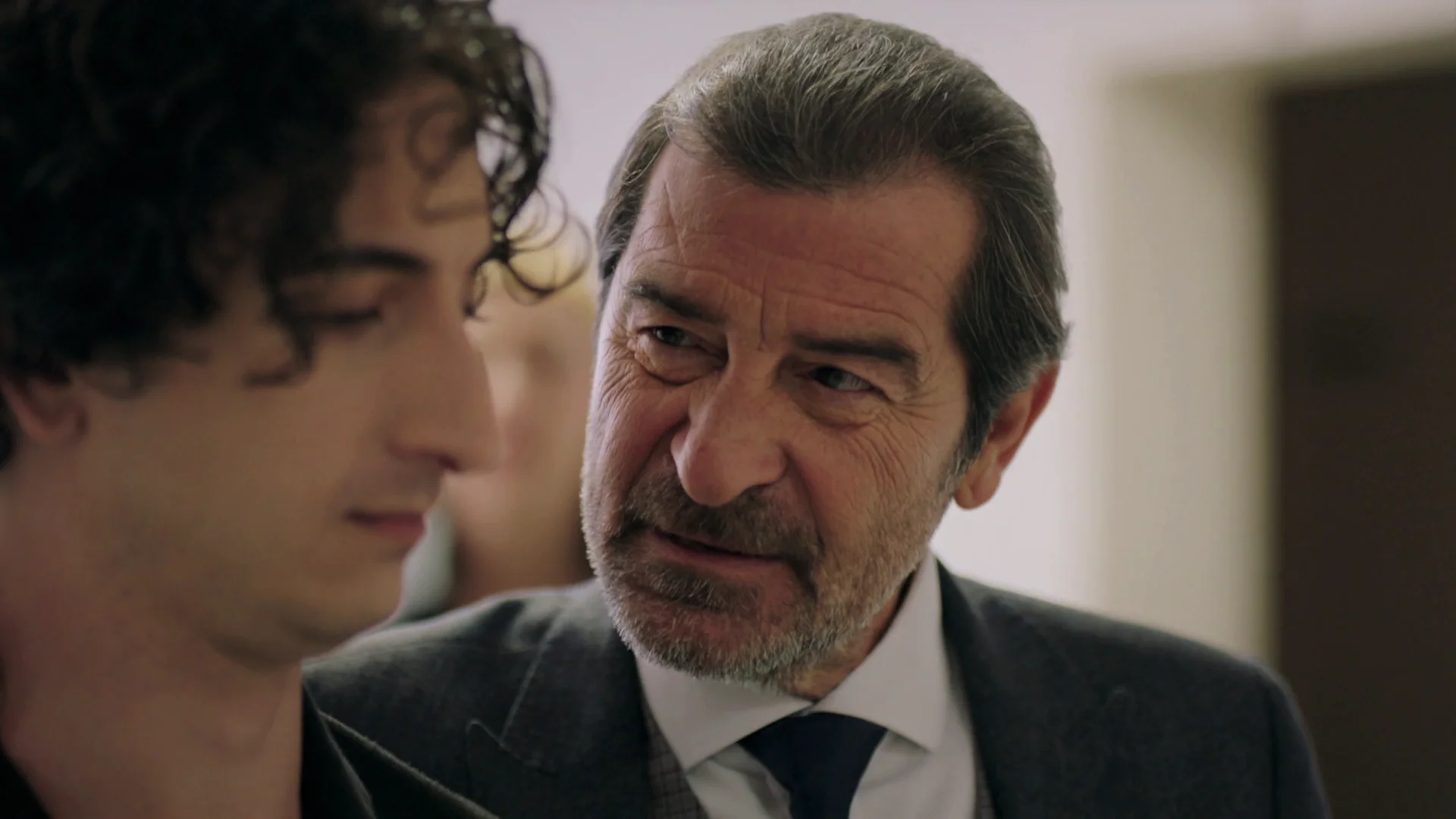 Yekta, muy enfadado, amenaza a Engin: “Si sigues jugando con fuego, te vas a quemar” 