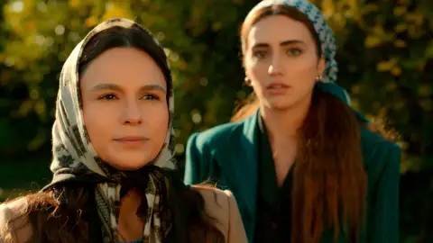 Saniye discute con el señor Haşmet Çolak… ¡Y él se pone muy agresivo! Saniye discute con el señor Haşmet Çolak… ¡Y él se pone muy agresivo!