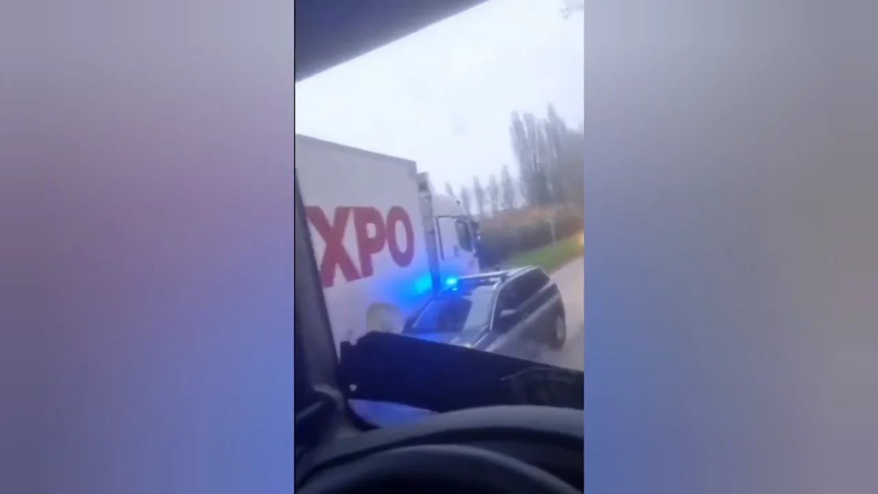 La Polic&iacute;a francesa dispara 35 veces a un cami&oacute;n por saltarse un control