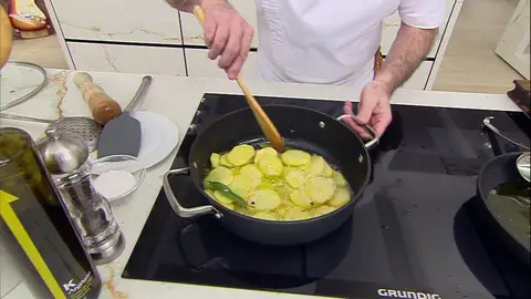 Fríe las patatas durante 15 minutos Fríe las patatas durante 15 minutos