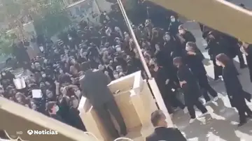 Irán suprime la policía de la moral, encargada de vigilar la vestimenta, sobre todo de las mujeres