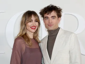 Robert Pattinson y su novia Suki Waterhouse Robert Pattinson y su novia Suki Waterhouse
