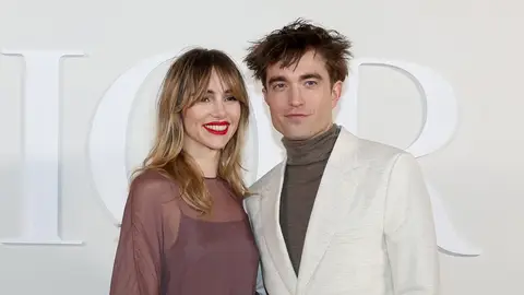 Robert Pattinson y su novia Suki Waterhouse Robert Pattinson y su novia Suki Waterhouse