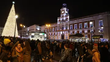 La Puerta del Sol de Madrid con gran afluencia de gente La Puerta del Sol de Madrid con gran afluencia de gente