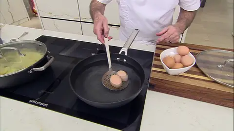 Cuece los huevos durante 5 minutos Cuece los huevos durante 5 minutos