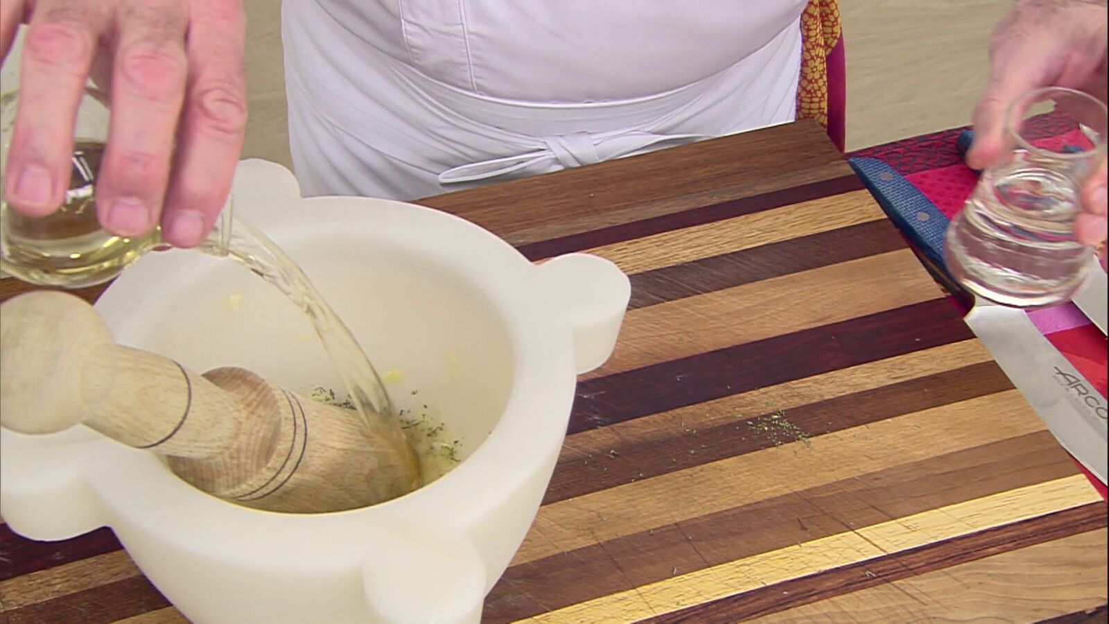 El truco de Arguiñano para potenciar el sabor de tus platos: el majado que marca la diferencia