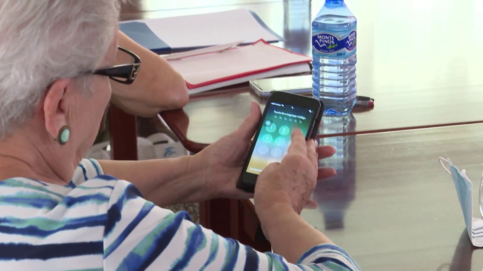 Una residencia de Madrid imparte talleres sobre nuevas tecnologías para superar la brecha digital entre generaciones