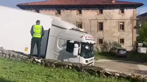 Etulián, el pueblo trampa donde se atascan los camiones Etulián, el pueblo trampa donde se atascan los camiones