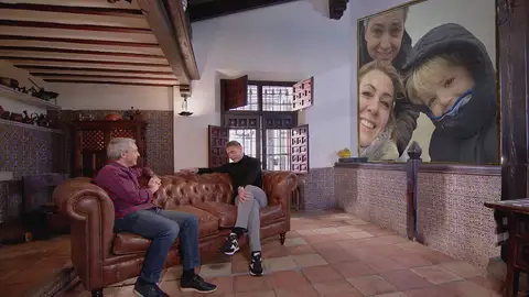 Vicente Vallés ha hablado de su hijo junto a la presentadora de informativos Ángeles Blanco y ha asegurado que el pequeño no ve a ninguno de los dos en pantalla, a la hora de elegir entre papá y mamá, su pequeño es muy diplomático. Vicente Vallés ha hablado de su hijo junto a la presentadora de informativos Ángeles Blanco y ha asegurado que el pequeño no ve a ninguno de los dos en pantalla, a la hora de elegir entre papá y mamá, su pequeño es muy diplomático.