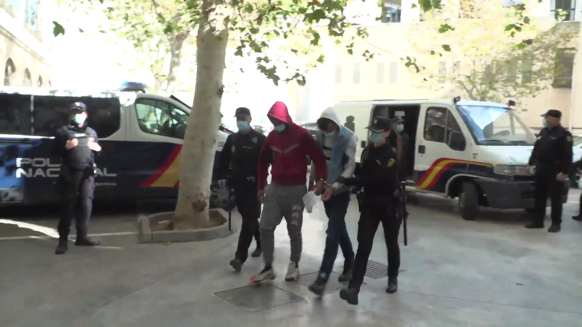 Los migrantes fugados del avión pueden ser acusados de un delito de sedición a bordo Los migrantes fugados del avión pueden ser acusados de un delito de sedición a bordo