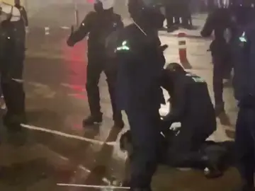 La Policía belga actúa contra algunos aficionados marroquíes La Policía belga actúa contra algunos aficionados marroquíes