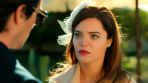 Züleyha cancela la boda con Mehmet horas antes de pasar por el altar: “No puedo casarme contigo” Züleyha cancela la boda con Mehmet horas antes de pasar por el altar: “No puedo casarme contigo”