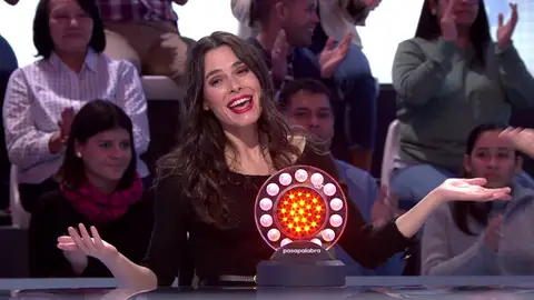 ¡Llega la Navidad a ‘Pasapalabra’! Begoña Maestre da la campanada en ‘La Pista’ ¡Llega la Navidad a ‘Pasapalabra’! Begoña Maestre da la campanada en ‘La Pista’