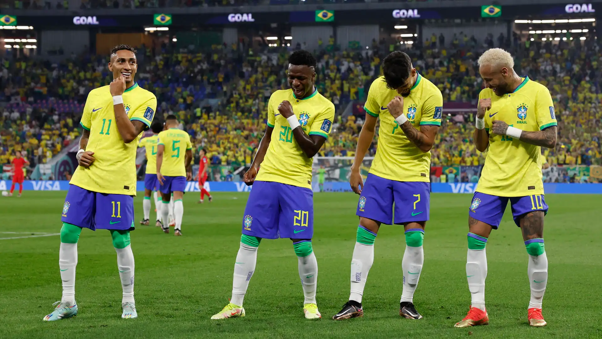 Los jugadores brasile&ntilde;os celebran un gol en el partido de octavos contra Corea del Sur