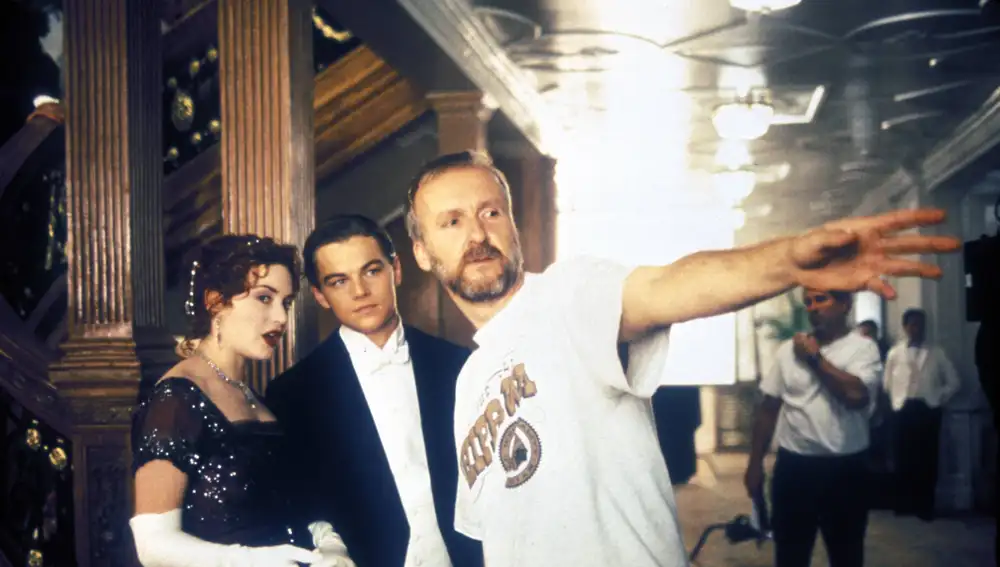 Kate Winslet, Leonardo DiCaprio y James Cameron rodando 'Titanic'