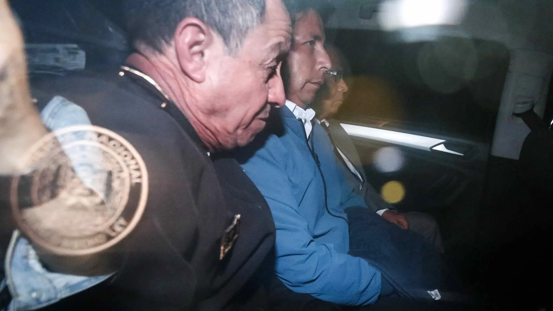 El expresidente de Perú, Pedro Castillo, durante su traslado policial