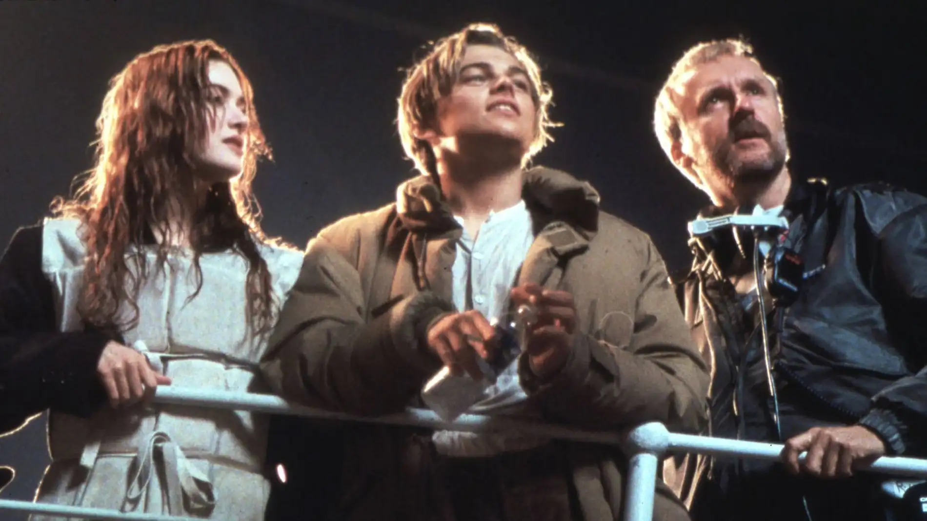 Kate Winslet, Leonardo DiCaprio y James Cameron, en el rodaje de 'Titanic'