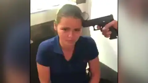 El desesperado llanto de dos hermanos secuestrados por un cartel mexicano: "Papá, consigue el dinero o nos matan" El desesperado llanto de dos hermanos secuestrados por un cartel mexicano: "Papá, consigue el dinero o nos matan"