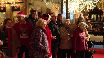 Ancianos visitan las luces de Navidad de Vigo