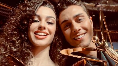 Los actores que interpretan a Doruk y Asiye en ‘Hermanos’ ganan el premio ‘Mejor pareja de serie de TV’ 