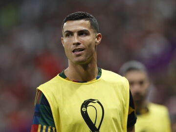 Cristiano Ronaldo calentando antes de entrar como suplente en el Portugal - Suiza