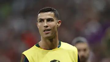 Cristiano Ronaldo calentando antes de entrar como suplente en el Portugal - Suiza