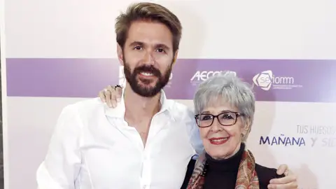 Concha Velasco con su hijo Manuel Concha Velasco con su hijo Manuel