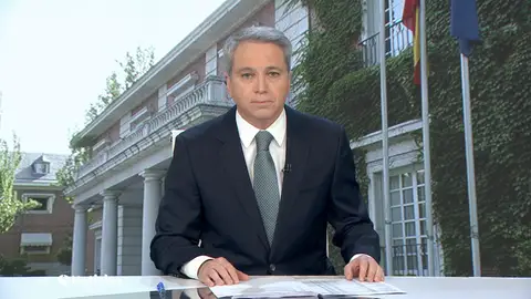 Vicente Vallés: "Moncloa ha cambiado de táctica: en lugar de colocar una decisión polémica detrás de otra, ahora las pone todas juntas" Vicente Vallés: "Moncloa ha cambiado de táctica: en lugar de colocar una decisión polémica detrás de otra, ahora las pone todas juntas"