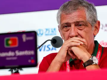 Fernando Santos responde a los periodistas en la rueda de prensa en Doha Fernando Santos responde a los periodistas en la rueda de prensa en Doha