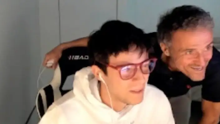 Luis Enrique reaparece por sorpresa en el Twitch de su hijo