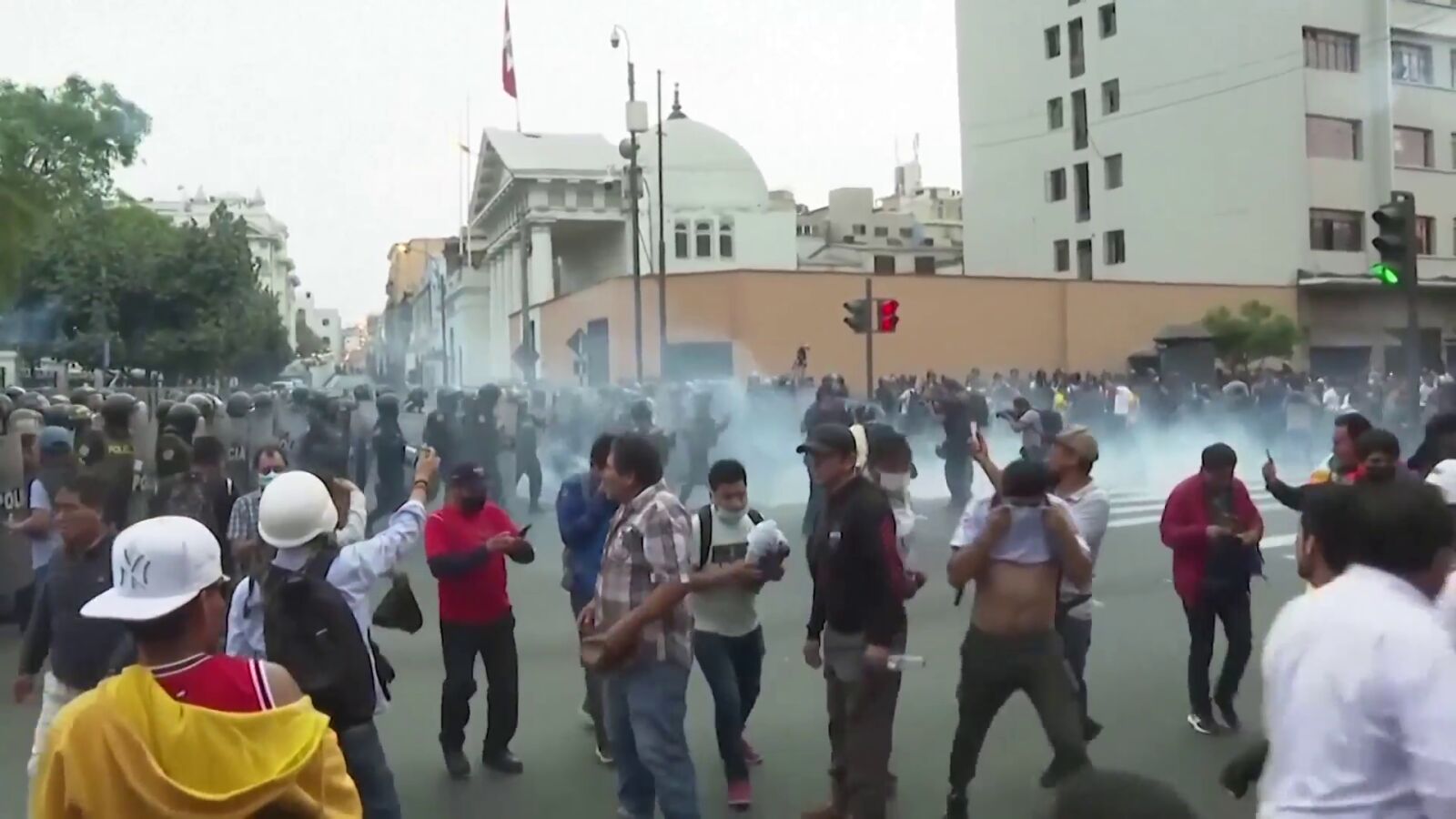 Disturbios y altercados en Perú tras el fallido autogolpe de estado de Pedro Castillo
