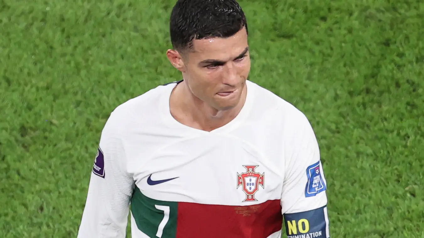 Cristiano se marcha entre lágrimas tras el KO de Portugal Cristiano se marcha entre lágrimas tras el KO de Portugal