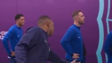 La 'cobra' inglesa a Kylian Mbappé en el túnel de vestuarios
