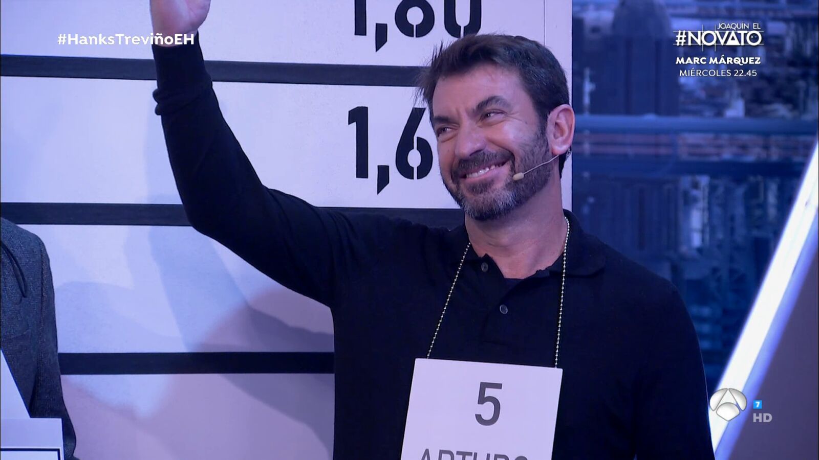 Arturo Valls se cuela en la 'rueda de reconocimiento' de las hormigas: ¿Adivinarán Tom Hanks y Mariana Treviño quién es? 