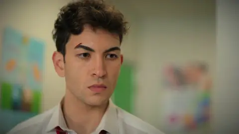 Tolga, sorprendido al ver que Cemile se preocupa por él: ¿Se estará enamorando de ella? Tolga, sorprendido al ver que Cemile se preocupa por él: ¿Se estará enamorando de ella?