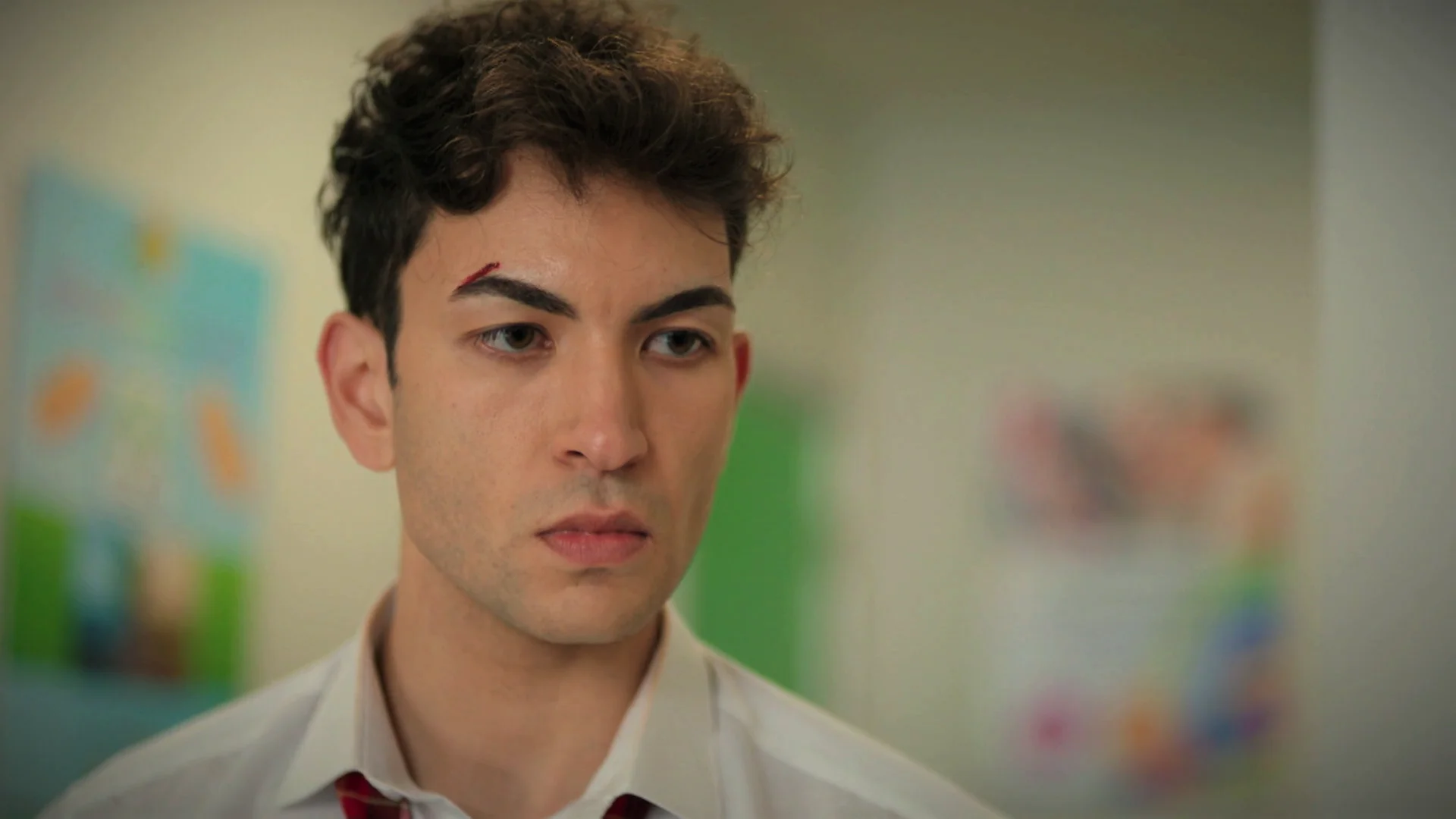 Tolga, sorprendido al ver que Cemile se preocupa por &eacute;l: &iquest;Se estar&aacute; enamorando de ella? 