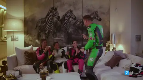 La familia de Joaquín celebra su visita a Jerez cantando el éxito de Rosalía: "Baby, no me llames" La familia de Joaquín celebra su visita a Jerez cantando el éxito de Rosalía: "Baby, no me llames"