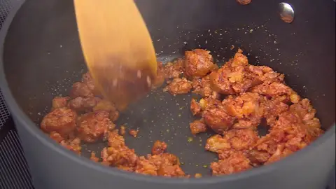 Rehoga la txistorra a fuego suave Rehoga la txistorra a fuego suave