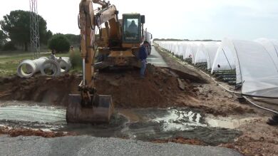El temporal destroza una carretera en Huelva y pone en alerta a media España