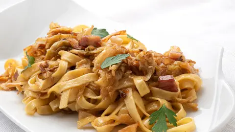 Berza salteada con tallarines Arguiñano, sobre la berza salteada con tallarines: "Qué receta más sencilla y distinta"