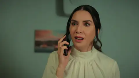 Suzan, sin palabras tras confirmar que Nebahat ha vuelto a creer en las mentiras de Akif Suzan, sin palabras tras confirmar que Nebahat ha vuelto a creer en las mentiras de Akif