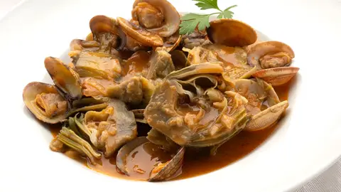 Almejas en salsa roja con alcachofas, de Arguiñano: "Una receta para triunfar" Almejas en salsa roja con alcachofas, de Arguiñano: "Una receta para triunfar"