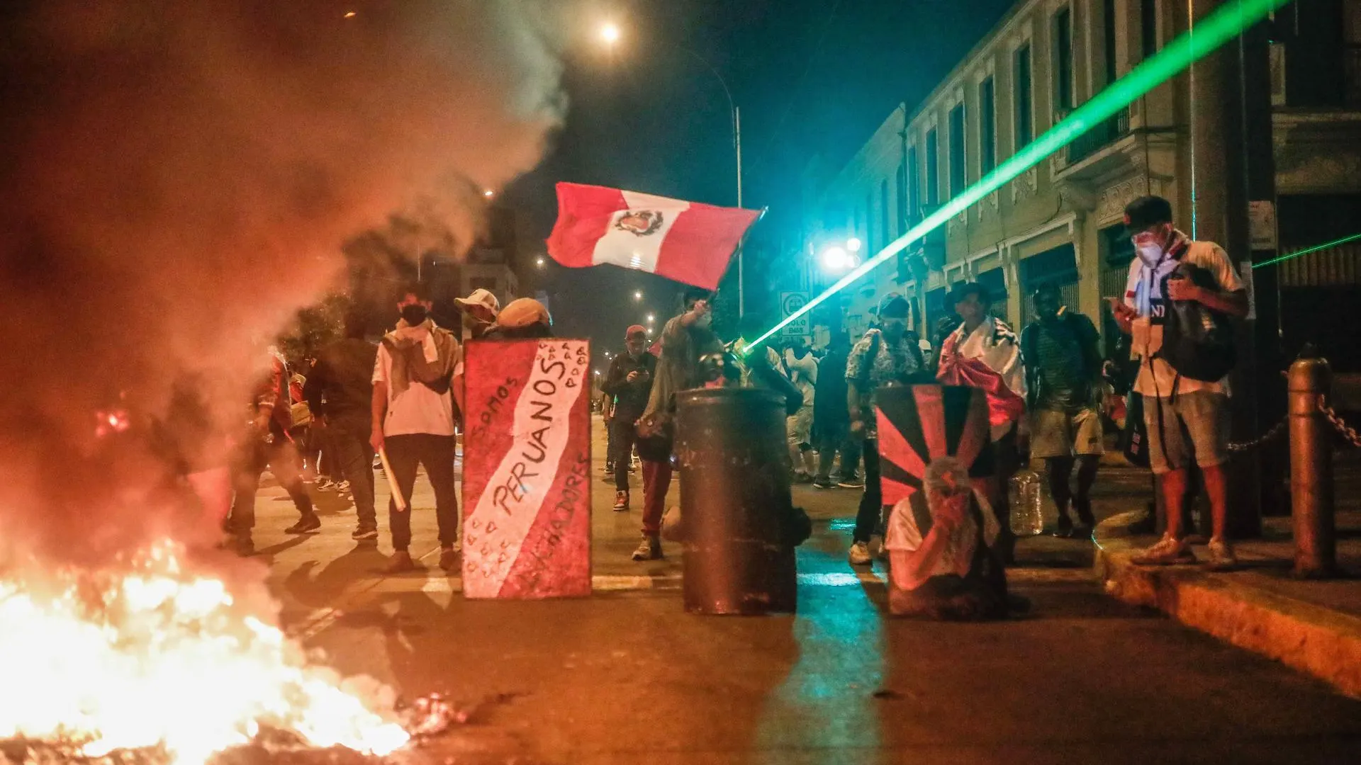 Enfrentamientos entre manifestantes y Policía en Perú Enfrentamientos entre manifestantes y Policía en Perú